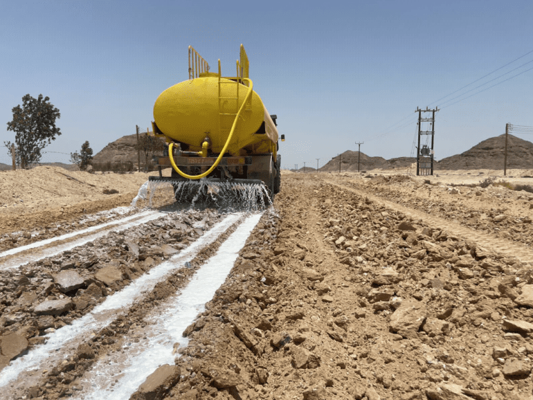 MTCIT uses soil stabilisation to lay dirt road in Thumrait