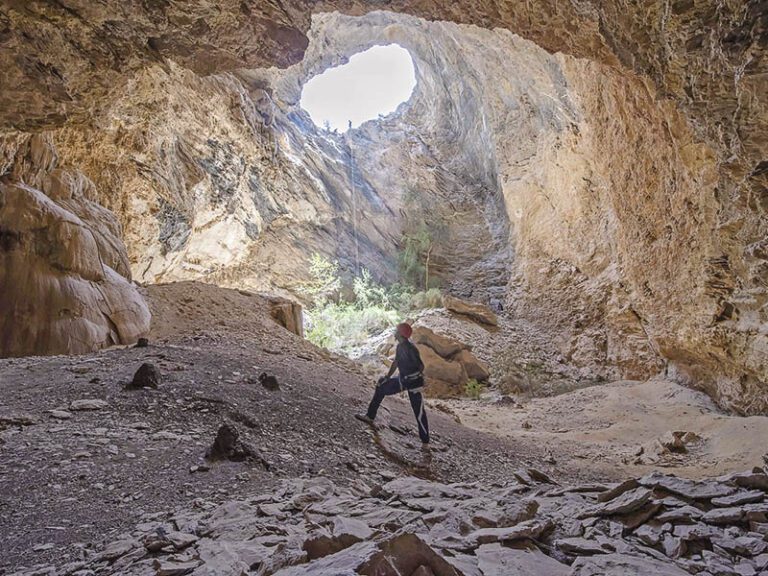 Khaslat Safi Sahraa cave