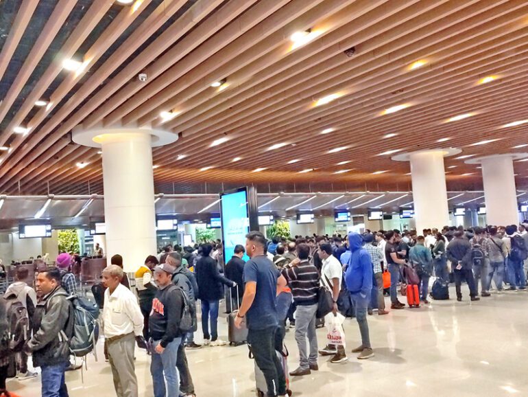 Passengers face long queues, e-gate issues at Muscat airport