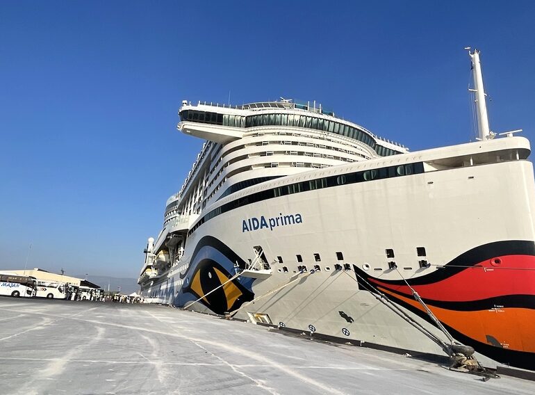 Cruise ship with 3,963 passengers docks at Salalah Port
