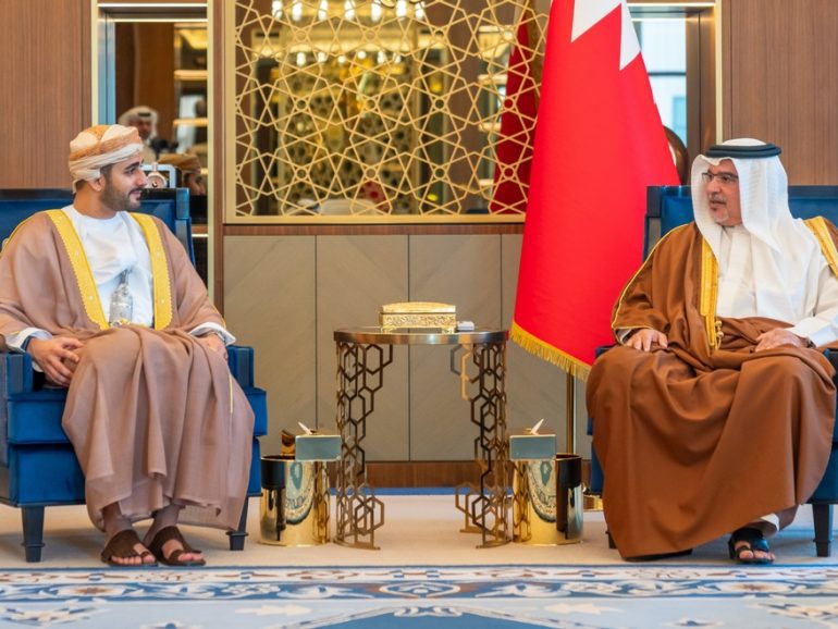 Sayyid Theyazin meets Bahraini Crown Prince