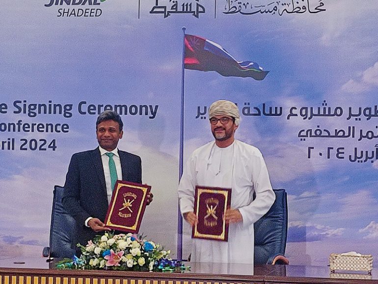 Oman’s tallest flagpole unveiled, to be ready for National Day