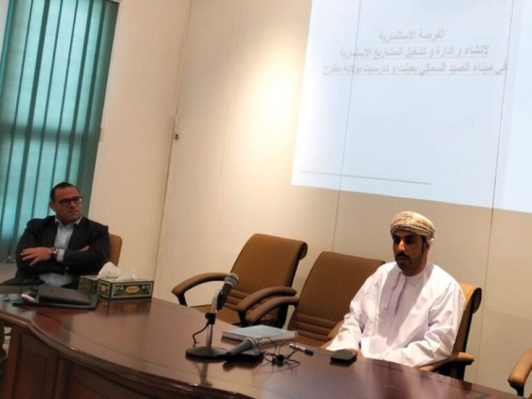 Muttrah wali’s office discusses Darsait Port development