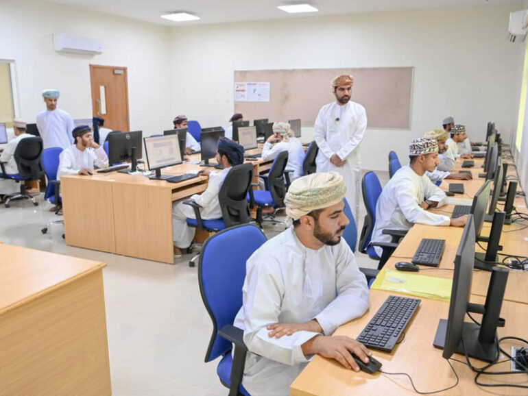 Oman’s Labour ministry announces 1,179 government jobs