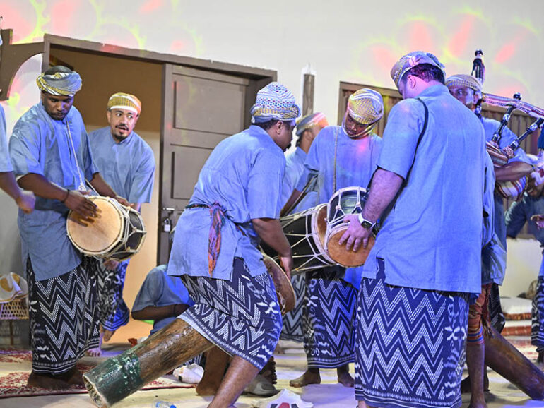Omani folk shows captivate audiences at Naseem Park