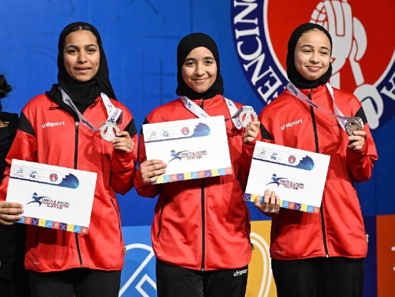 Fencers win historic bronze in Asian championship