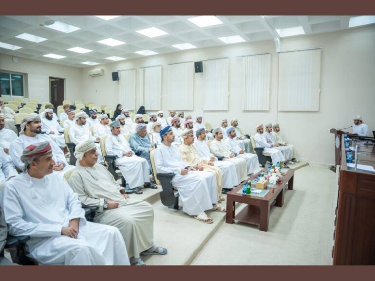 Oman’s chamber of commerce hosts talks on civic councils’ role