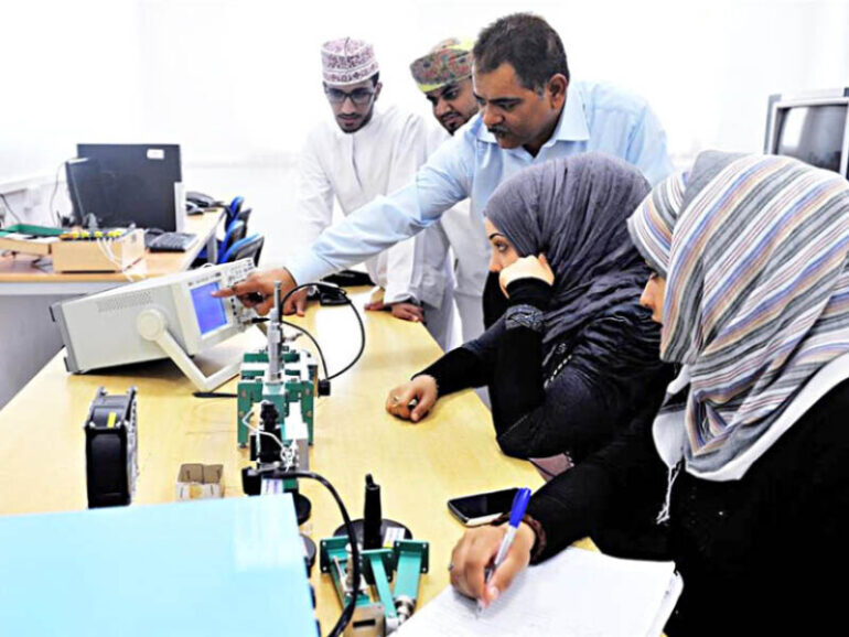 Over 245,000 firms don’t employ even a single Omani: MoL