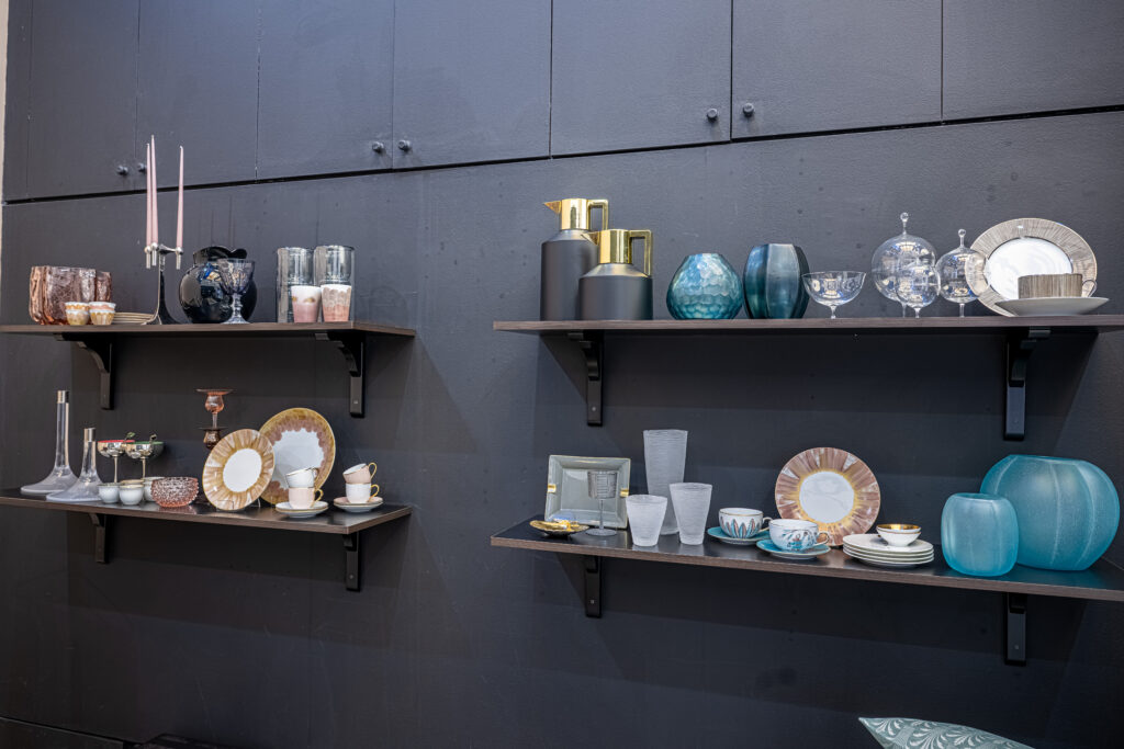 exclusive dinnerware