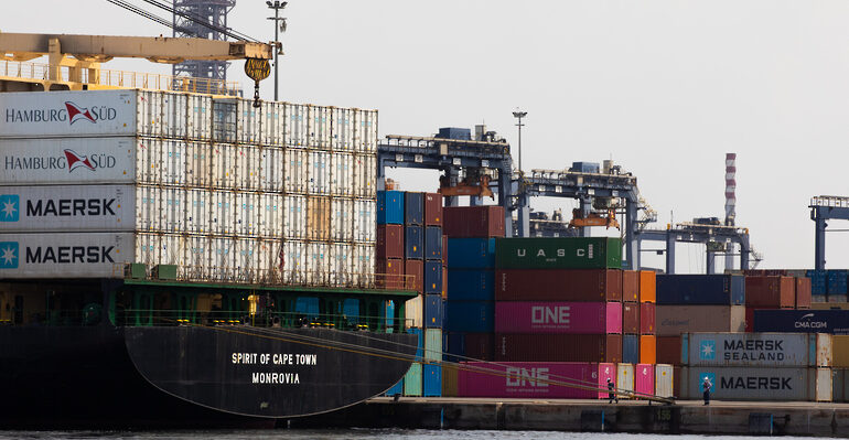 Oman’s trade surplus drops 40% to RO1.85bn by April this year