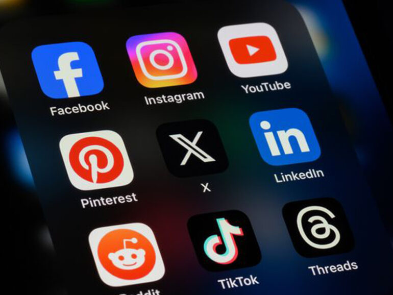 Over 3.2mn in Oman active on social media: TRA