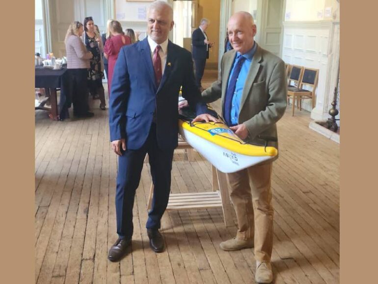 Mark Evans to paddle entire Omani coastline in zero-emission voyage