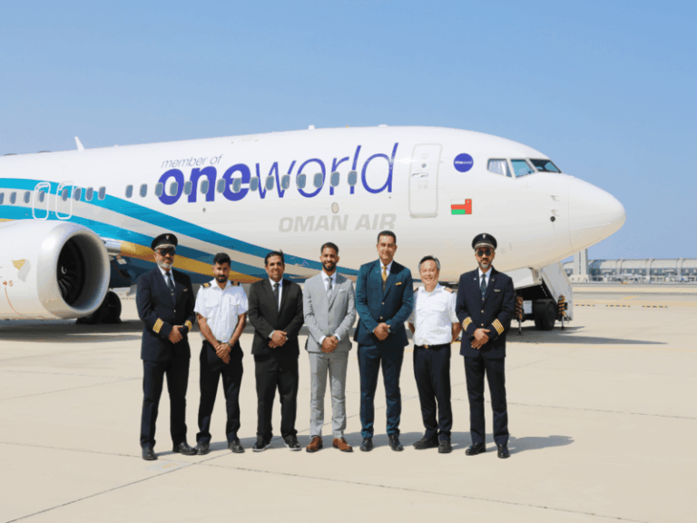 Oman Air welcomes new Boeing 737 in oneworld livery