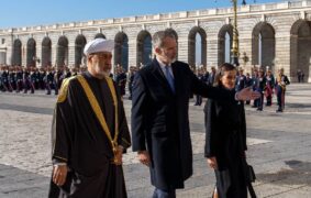 H M accorded grand welcome, addresses Spanish parliament