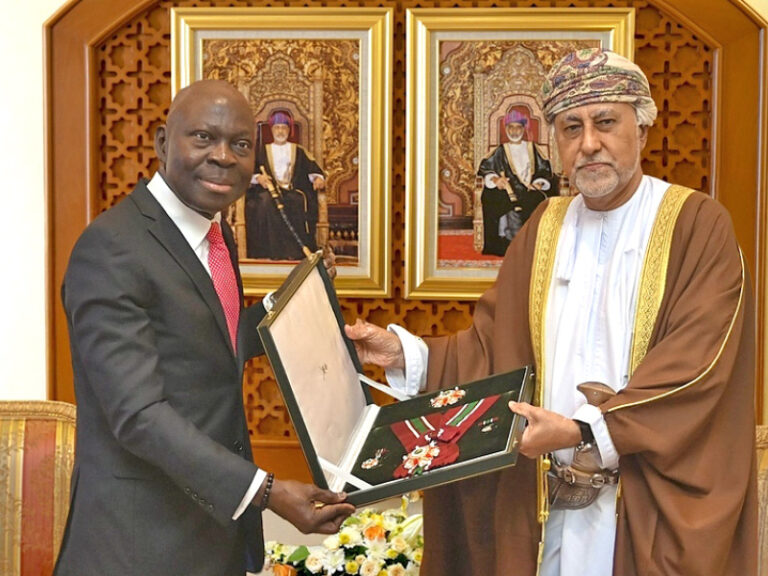 Oman bestows Order of Appreciation upon ILO Director-General