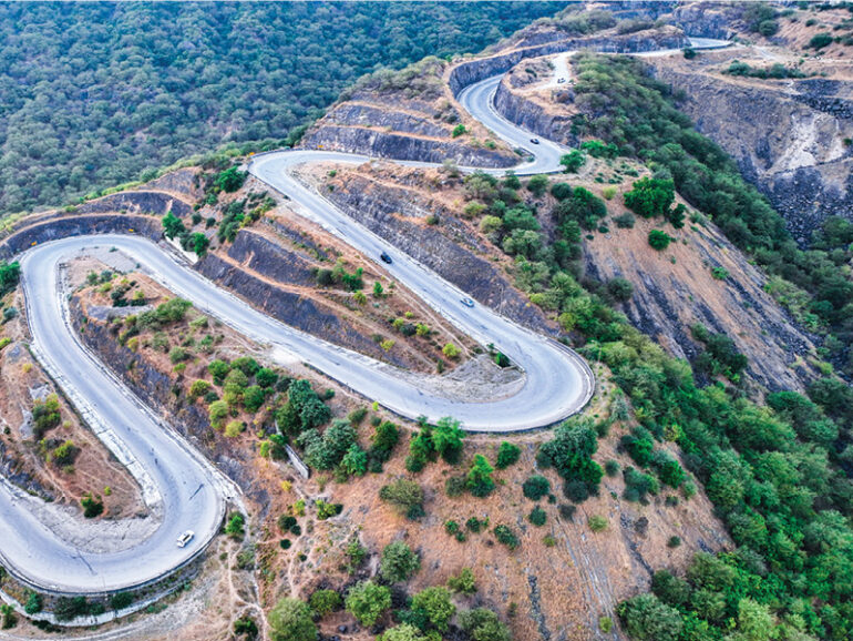 Dhafar Municipality to complete 159km of internal roads by 2026