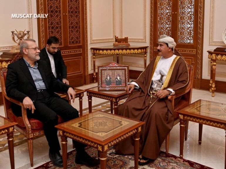 Minister of the Royal Office receives Ali Larijani