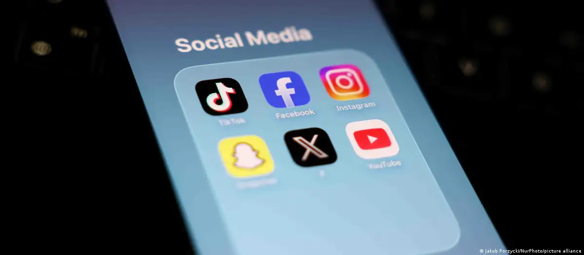 US: Meta, YouTube on trial over kids’ social media addiction | Muscat ...
