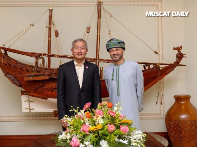 Sayyid Badr meets Singaporean Foreign Minister