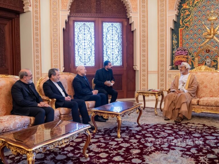 H M Receives Iranian Officials to Discuss Regional Negotiations
