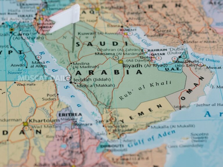Houthis Movement announces ban on Israeli maritime navigation