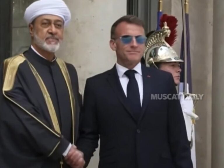 President Emmanuel Macron welcomes His Majesty the Sultan in France