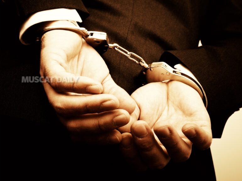 Two expats arrested for defrauding local shops