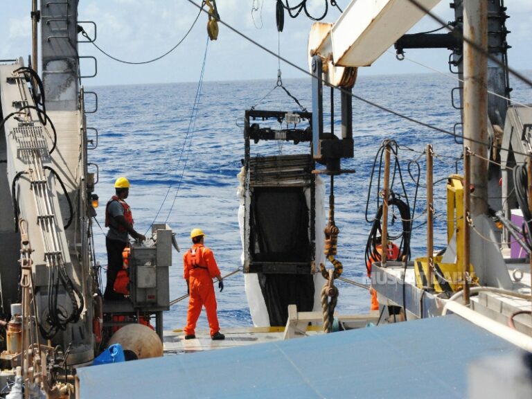 India Restricts Seafarers from Transiting the Strait of Hormuz