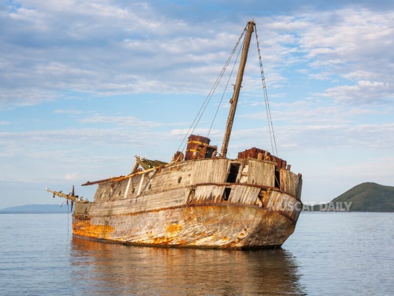 Ministry issues legal notice regarding abandoned vessels