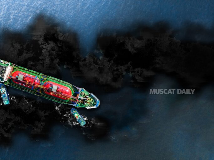 Public urged to report oil spill and avoid affected coastal zones