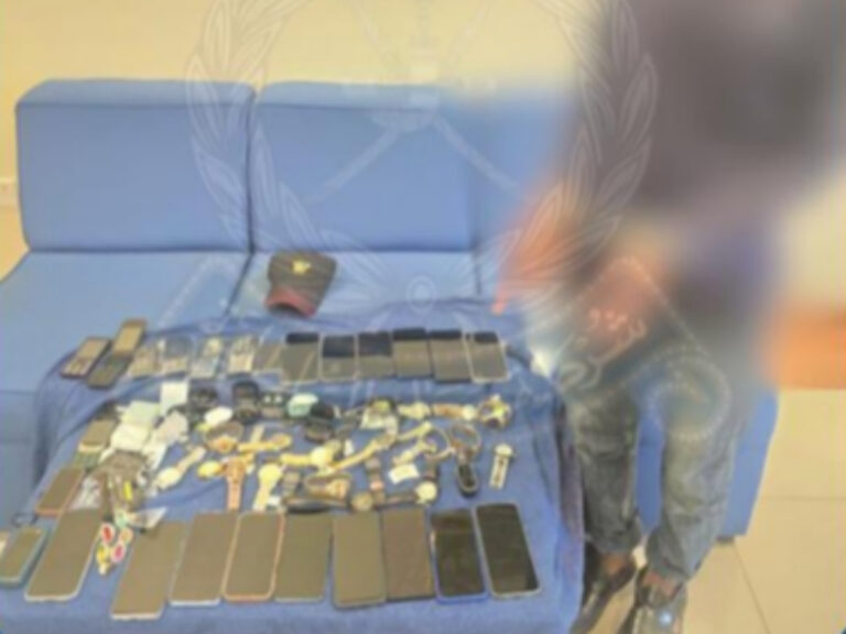 Expat arrested for stealing money and electronic devices in Bahla