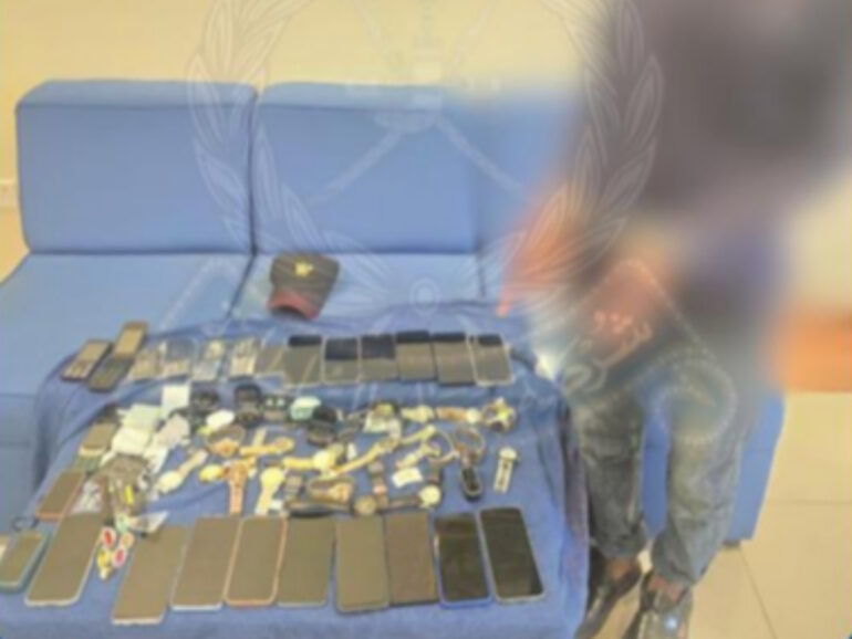 Expat arrested for stealing money and electronic devices in Bahla