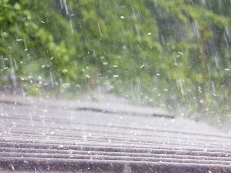 Heavy rain and hail expected in Al Hajar Mountains