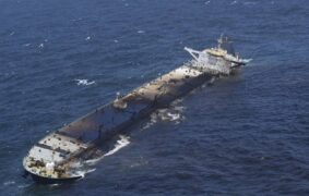 Hallaniyat oil spill in Oman