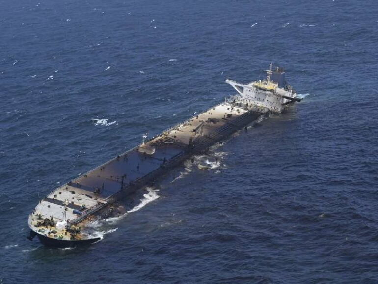 Hallaniyat oil spill in Oman