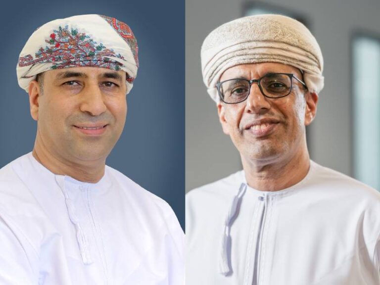 Oman Air CEO Nasser Al Sharji (L) and SalamAir CEO Yaqoob bin Saif Al Kiyumi