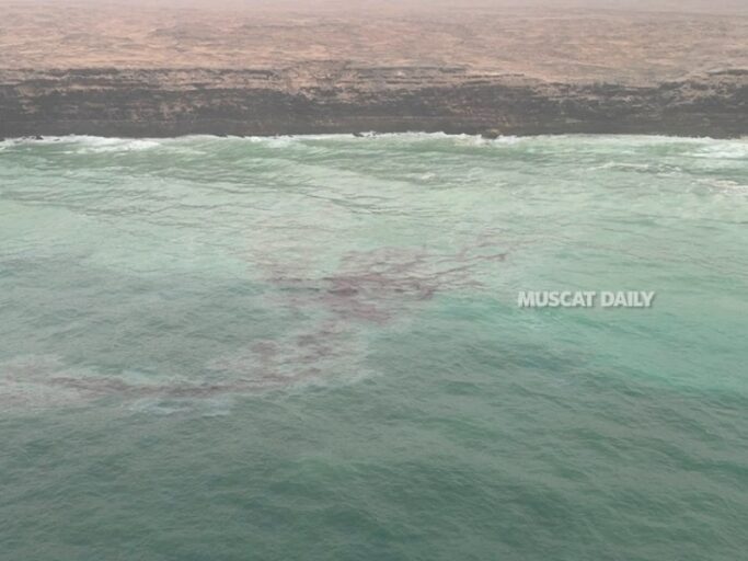 Oil pollution threatens Ras Madrakah and Masirah Island beaches EA