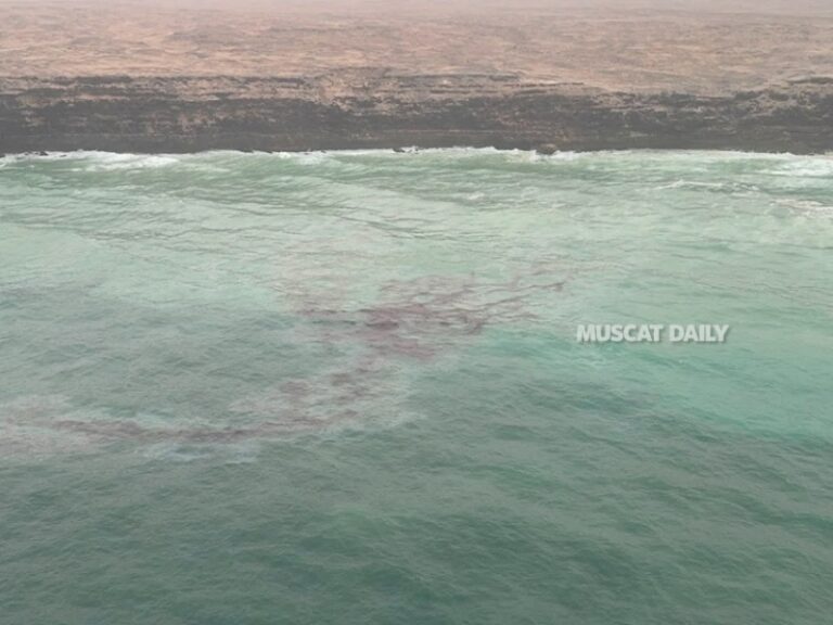Oil pollution threatens Ras Madrakah and Masirah Island beaches EA