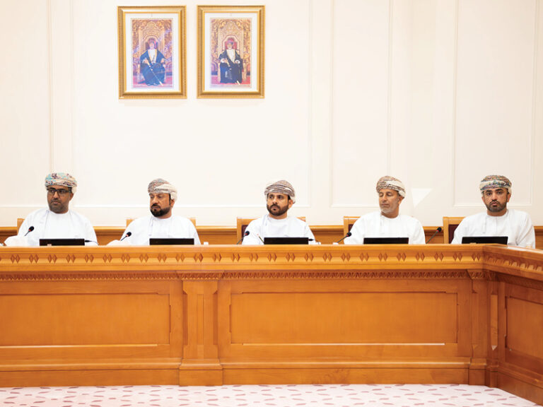 Meeting reviews measures to stabilise local market