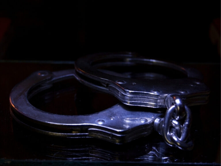 Two expats arrested for vandalism and theft in Seeb