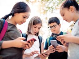 France proposes revised social media ban for under-15s