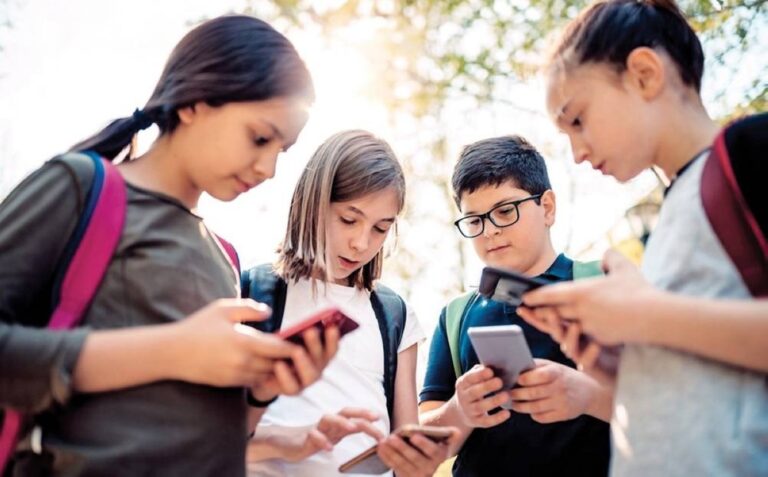 France proposes revised social media ban for under-15s