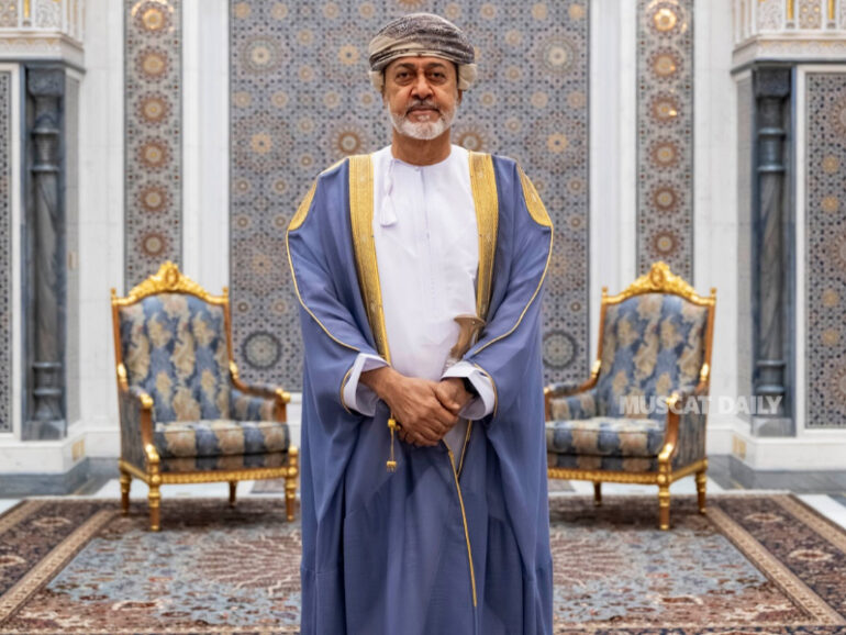 His Majesty confers royal orders on officials at Al Barakah Palace
