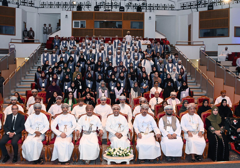 48 teams compete in Oman University Programming Competition